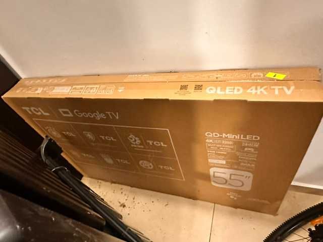 Продавам чисто нов телевизор TCL 55C805, 55 инча, в оригинална кутия.