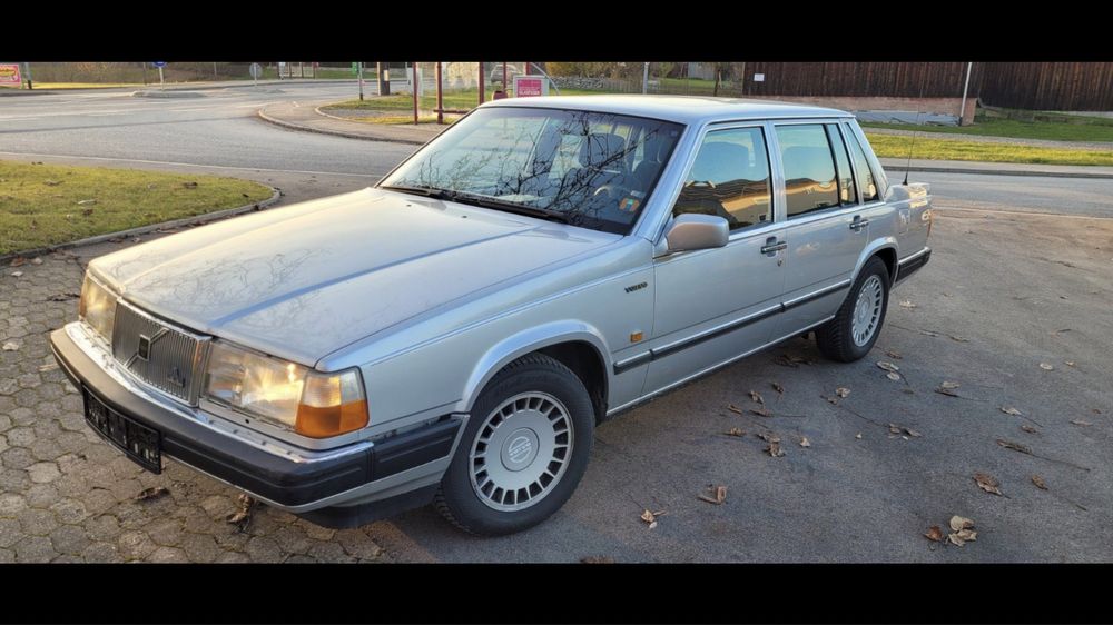 Vand VOLVO 760 GLE inmatriculat ca vehicul istoric