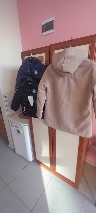 Продават се нови детски якета
