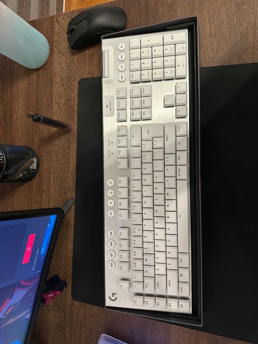 Vând Logitech G915 X LIGHTSPEED – stare impecabilă