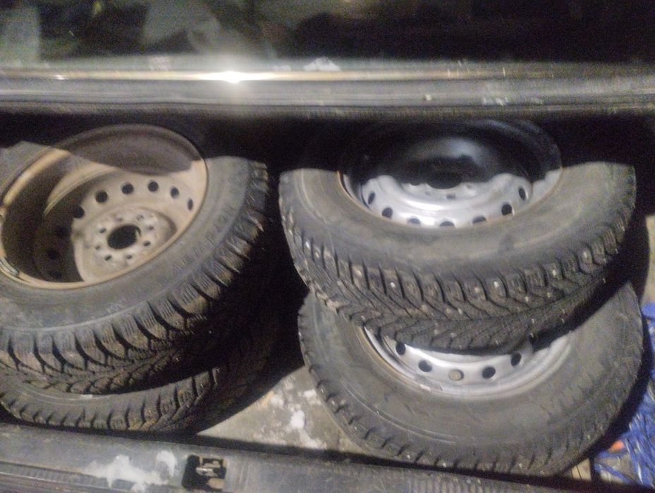 Продам зимние шины с дисками