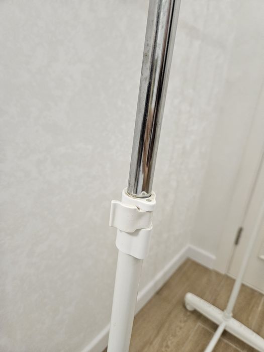 Продам напольную вешалку для одежды