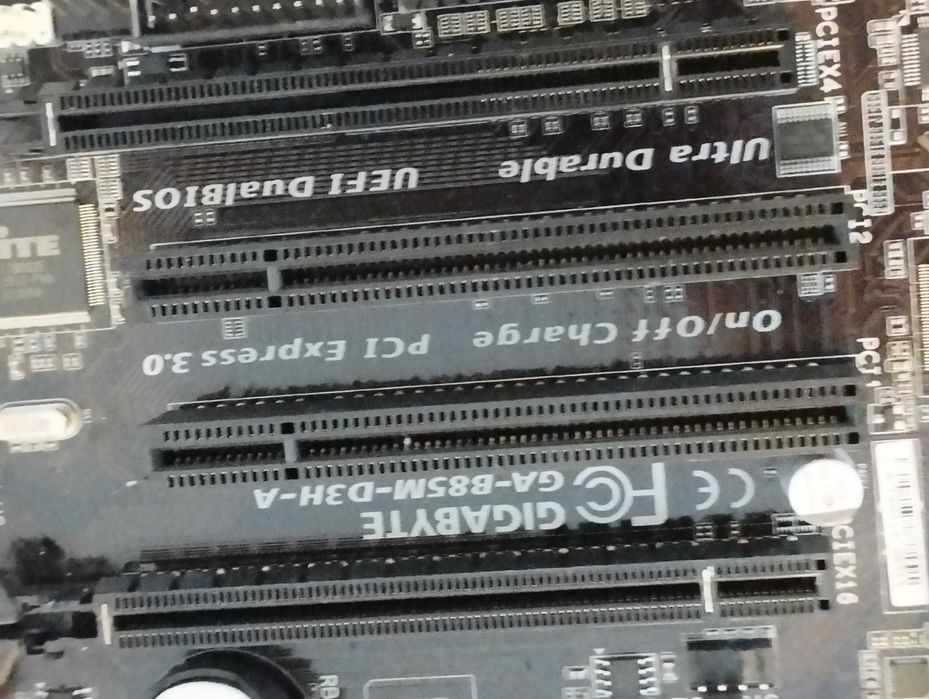 Kit Componente PC : Placa de baza GIGABYTE GA-B85M-D3H + Cpu I5 4690k
