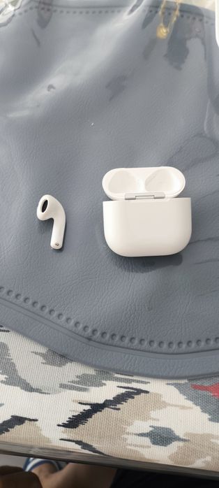 Продам airpods3  левый