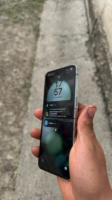 Самсунг з флип 5