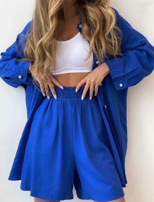 Продам женские костюмы