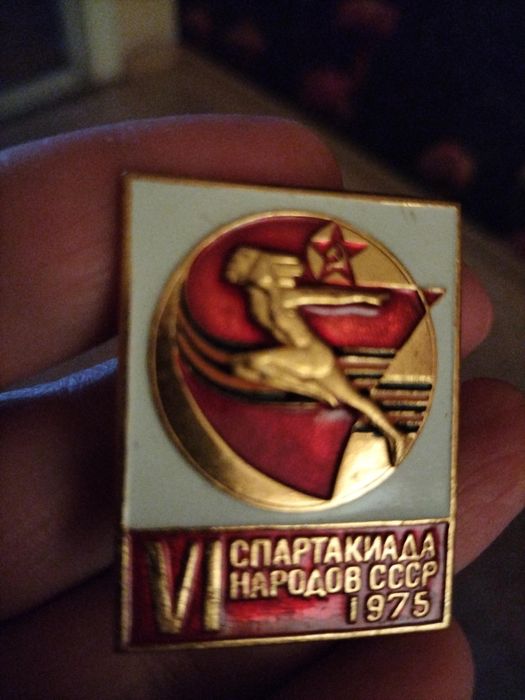 Значки продам разные