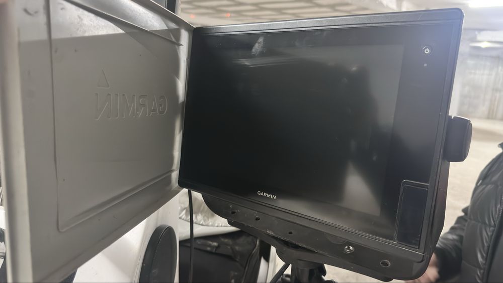 Продавам Garmin 1222 xcv със вграден модул.