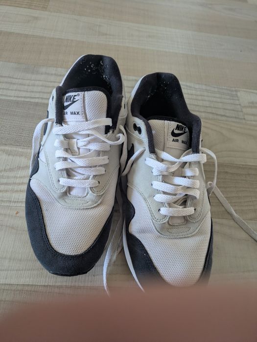 Vând adidași nike Air max
