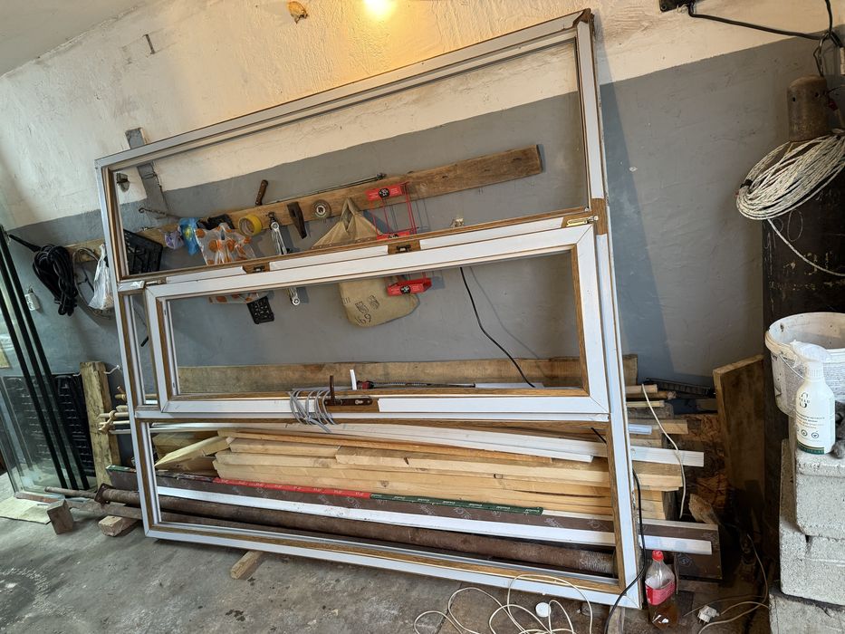 Пластиковая перегородка с дверным проёмом