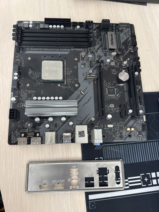Материнская плата ASRock B550M