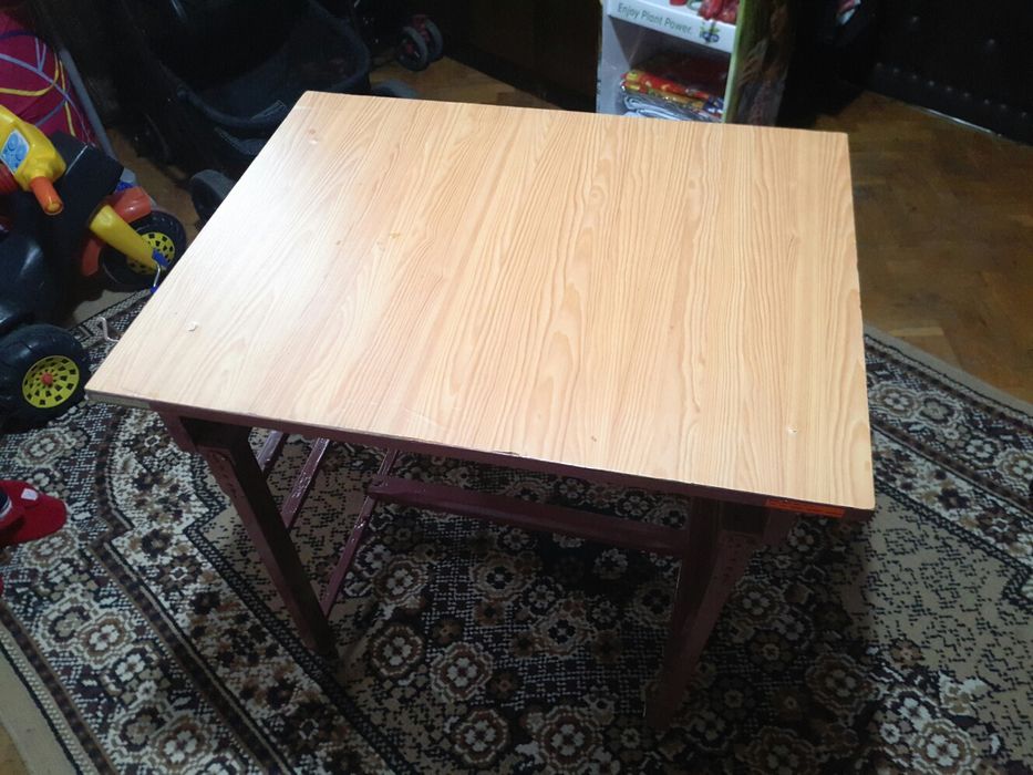 Малко ученическо бюро или за компютър