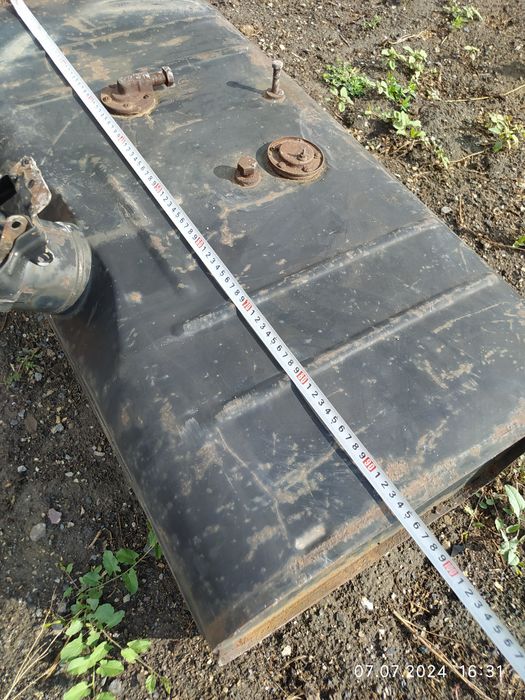 Бак топливный продам