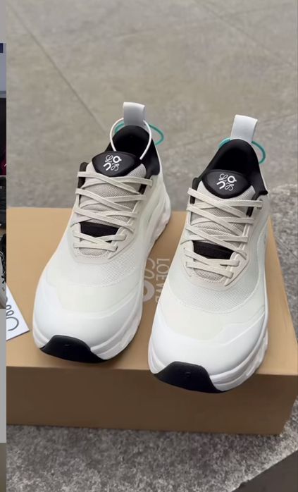 Трендовые кроссовки