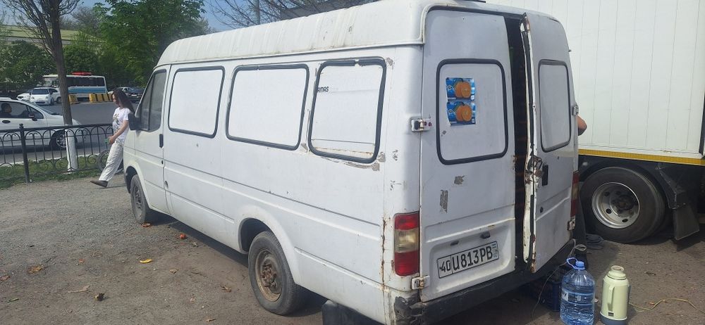 Ford 1989 yil Salarkada Balonlari Yangi Saloni zo'r xolada Izatermiz