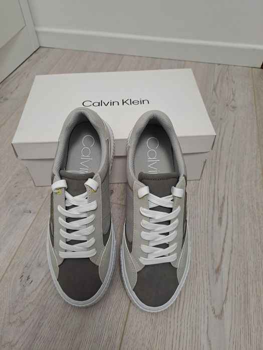 Vând pantofi sport casual Calvin Klein