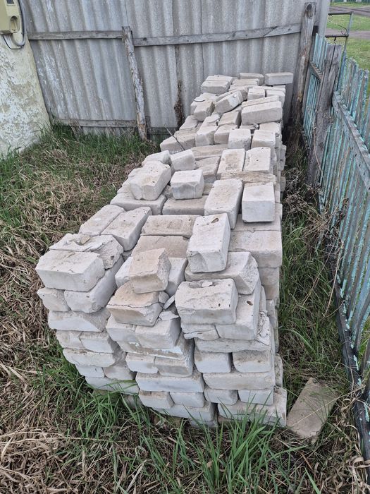 Продам б/у кирпич