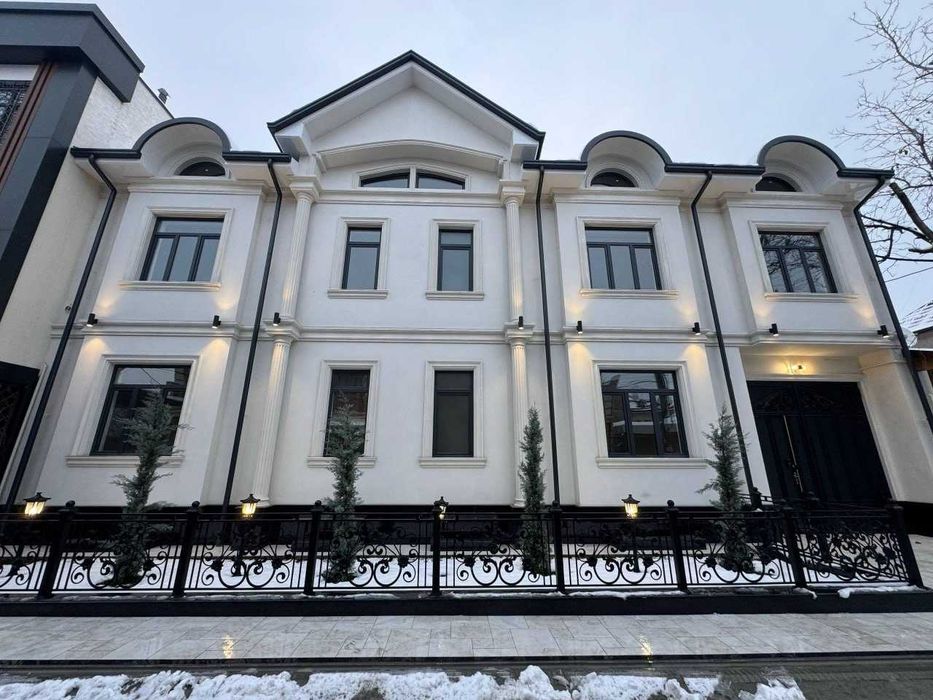 евро дом  Мирзо Улугбекский район Улица никитина 5.5 соток 450м2