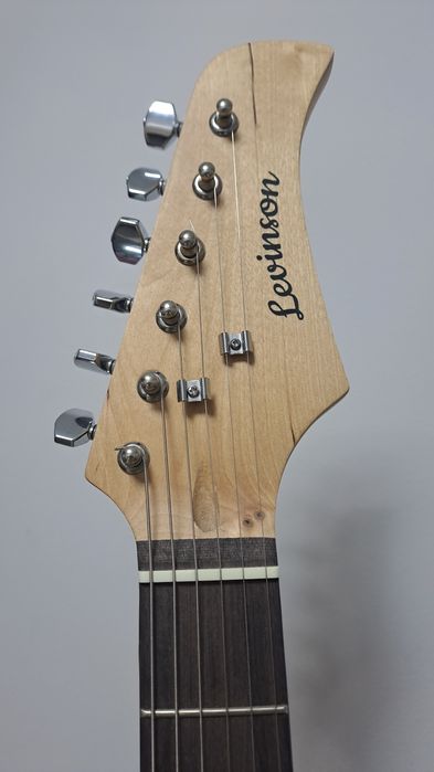 Электрогитара 6 струнка