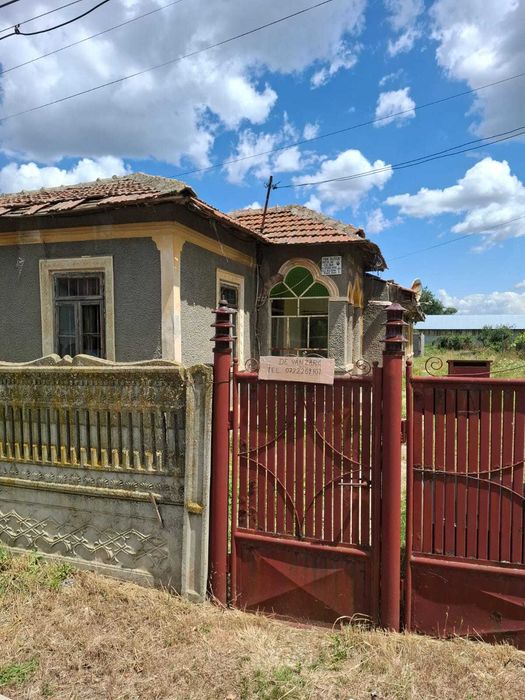 Casa de vanzare si teren Caracal, Jud Olt