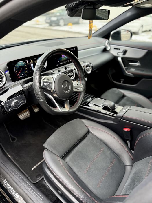 Mercedes Benz CLA180 AMG panoramic / ambientale / camera / km reali