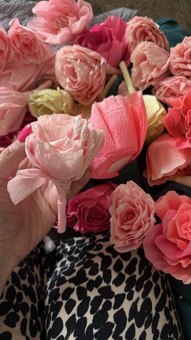 Пакет с цветами из гофробумаги