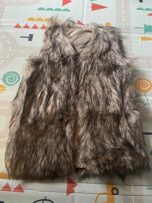 Нов пухен елек от  дълъг еко косъм в размер S