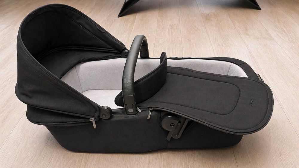 Landou Joolz Aer+ Space Black | 4 luni folosit | 2 cearșafuri incluse