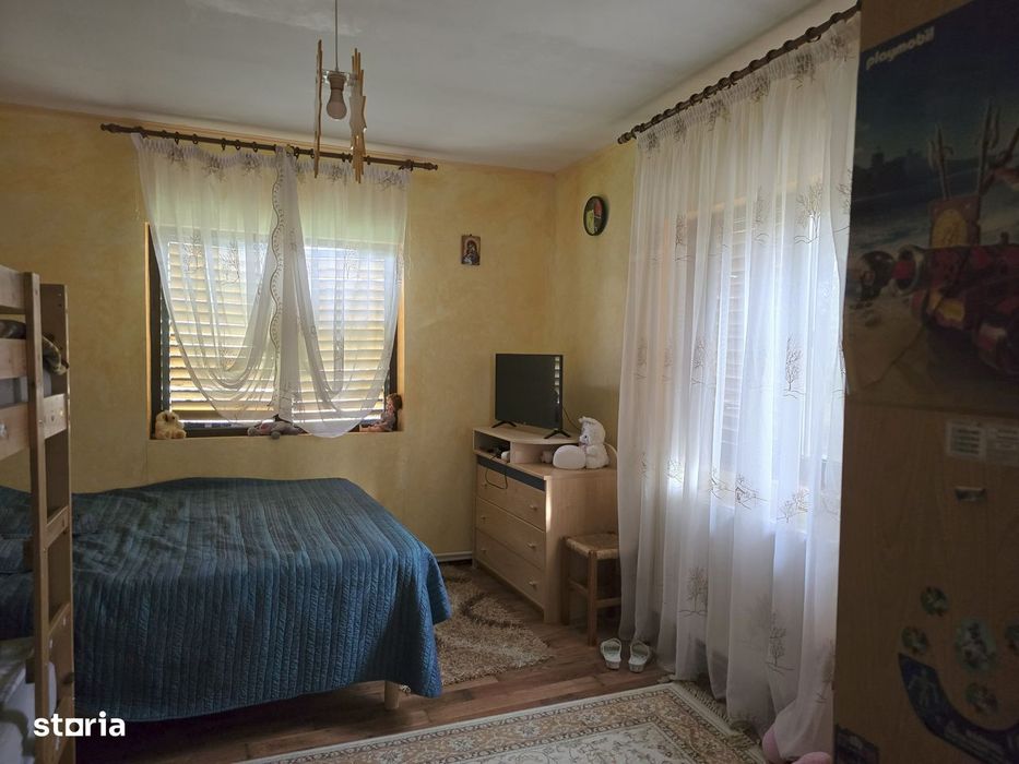 Breaza, Casa de vanzare, 7 camere, teren, livada 3800m², zona centrala