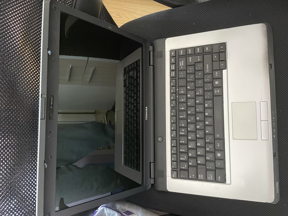 Лаптоп Toshiba l300