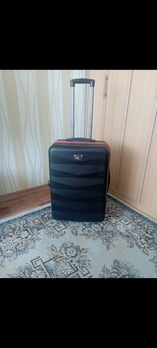 Продам   чемодан