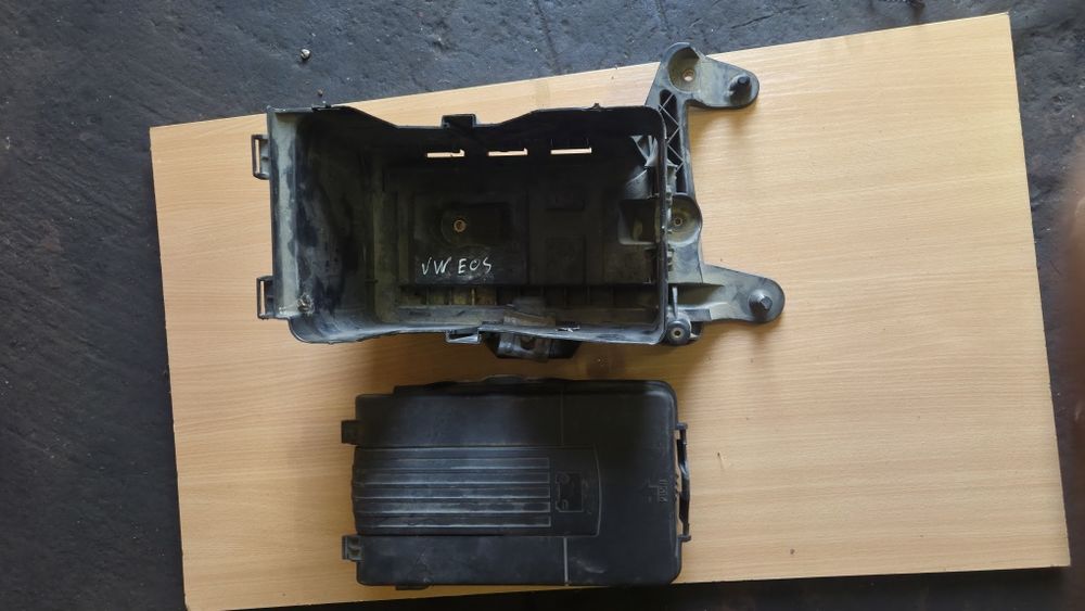 Стойка с кутия за акумулатор Vw и Audi