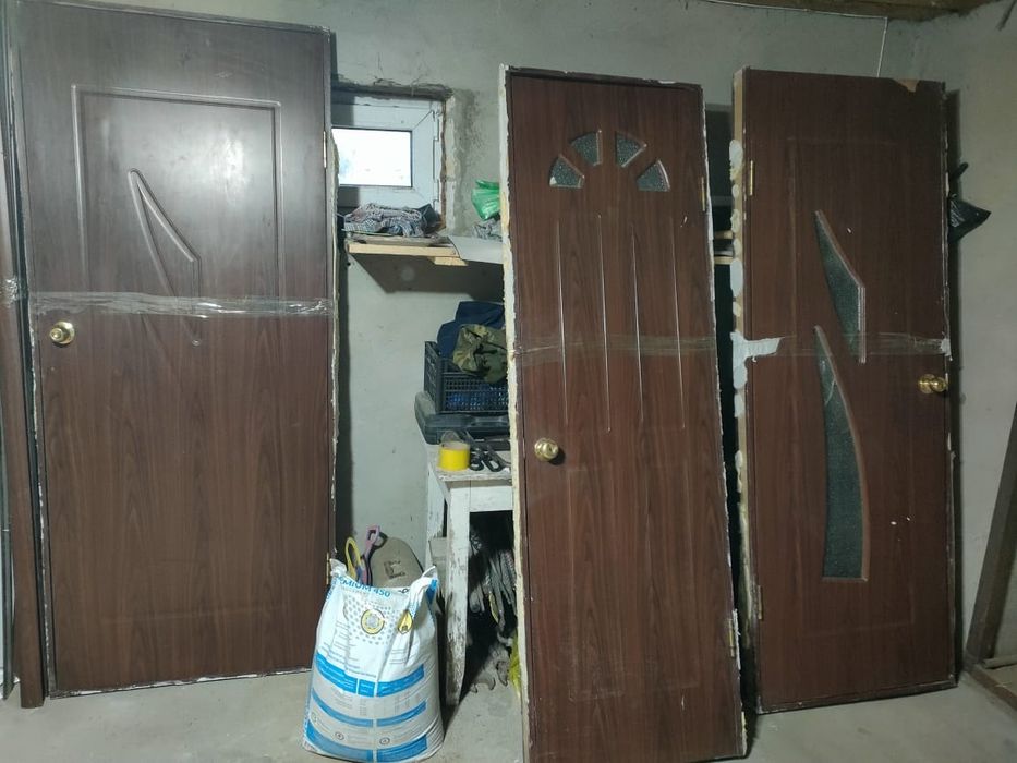 Двери межкомнатные продам
