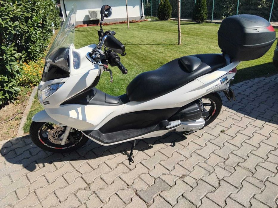 Vand  Honda PCX 125cm³,in stare foarte buna de functionare