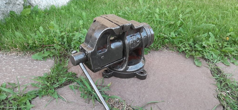 Тиски  СССР продам