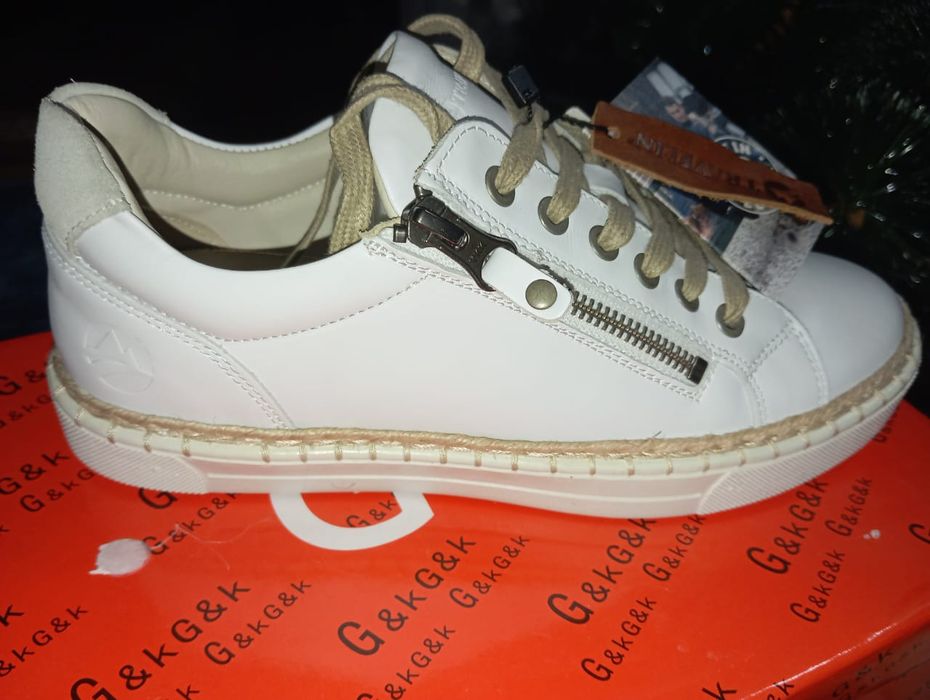 Кожаные кроссовки