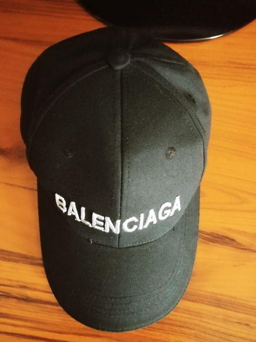 Продаю бейсболку Balenciaga