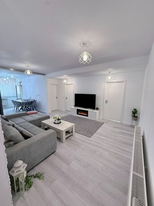 Vand apartament sesu de sus floresti