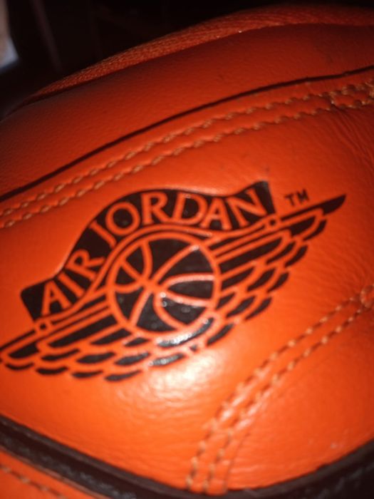Jordan 1 mid crimson bliss/rush orange pourpre bliss/orange intense