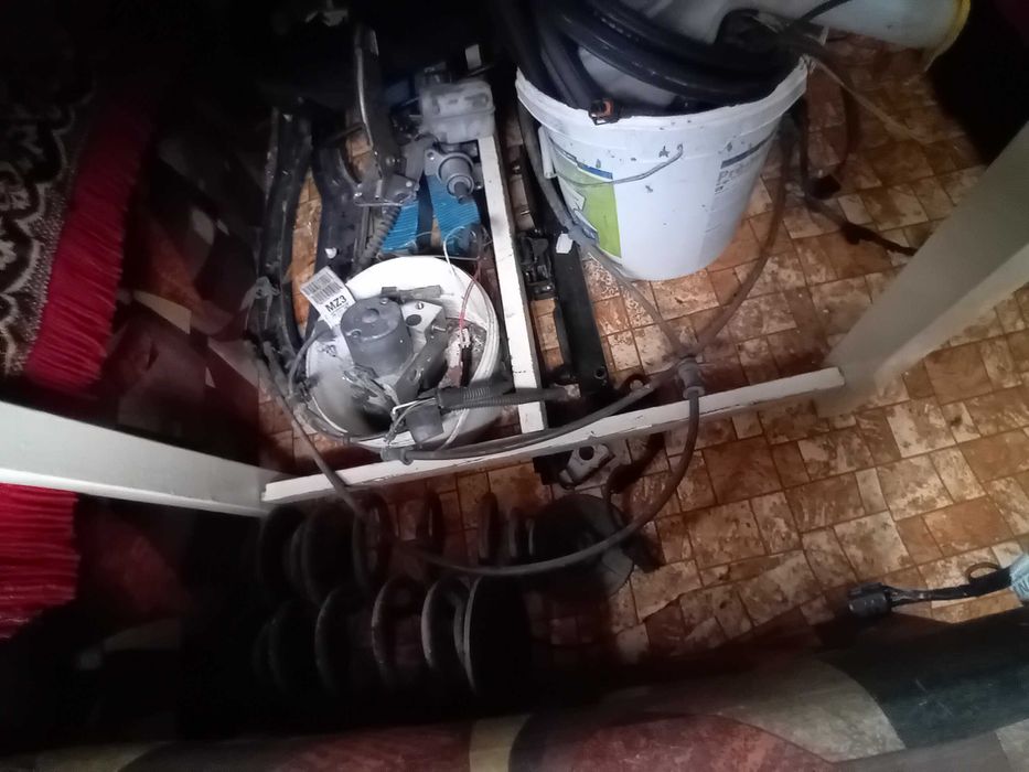 Опел Зафира на части