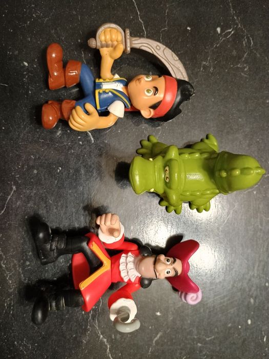 Set 3 figurine jake si piratii