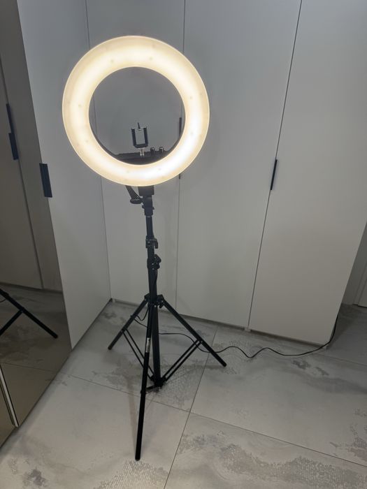 Ring light professional cu trepied si suport telefon sau camera