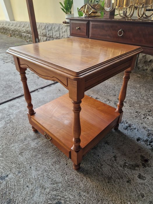 Уникална антикварна дизайнерска шведска масичка масив