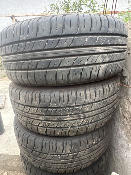 215/65 R15 Резина почти новая