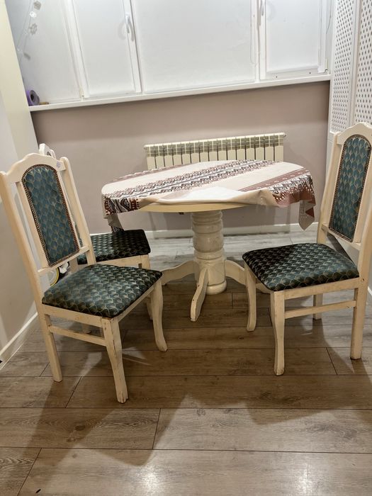 Продам стол и 3 стулья