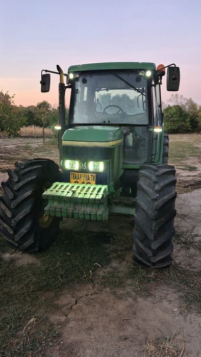 De Vanzare John Deere 6400