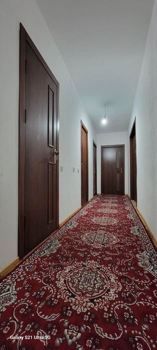 Андижон шаҳар марказида 2 хона, 70 кв. жихозлари билан