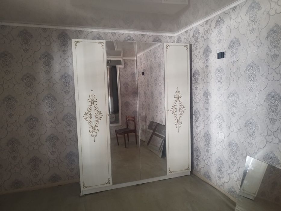 * Спальный шкаф с зеркалом