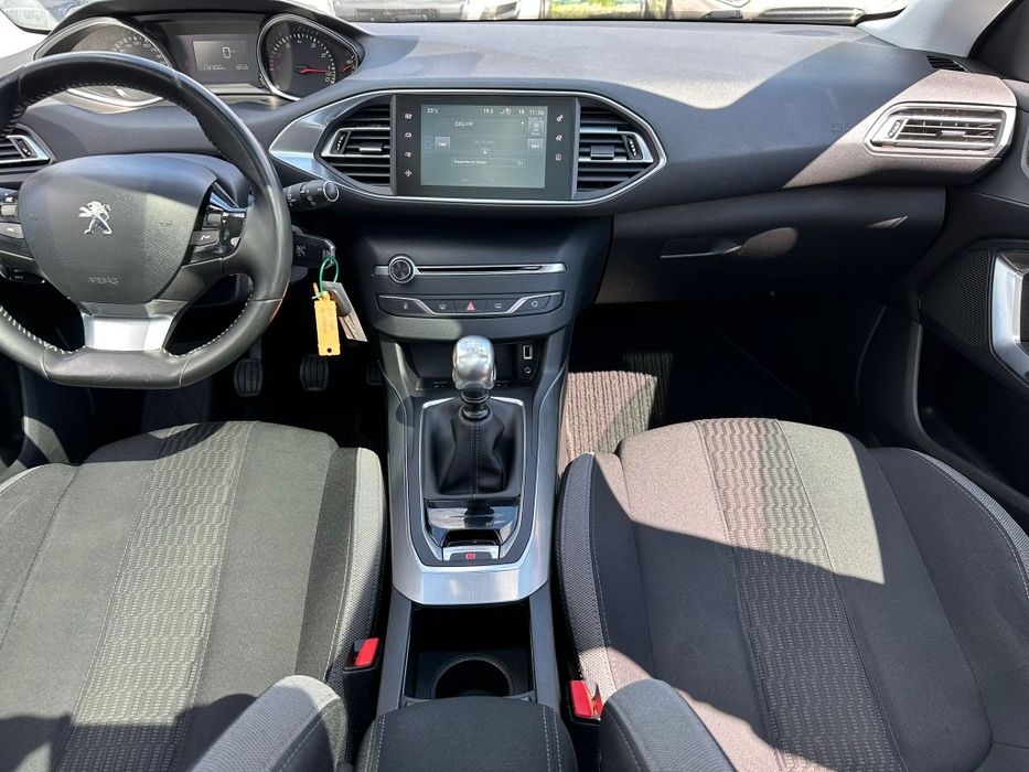 PEUGEOT 308 STYLE an 2015/ 1.2 benzină-131cp/EURO 6/ FULL/Navi/Climă/Panoramic!