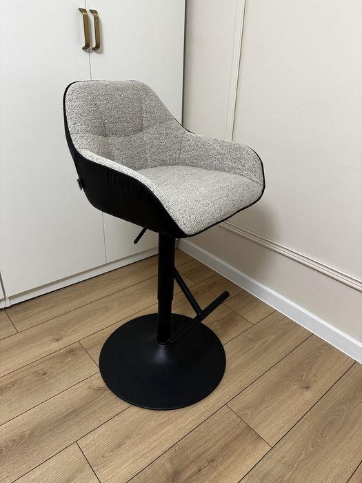 Scaun reglabil de bar